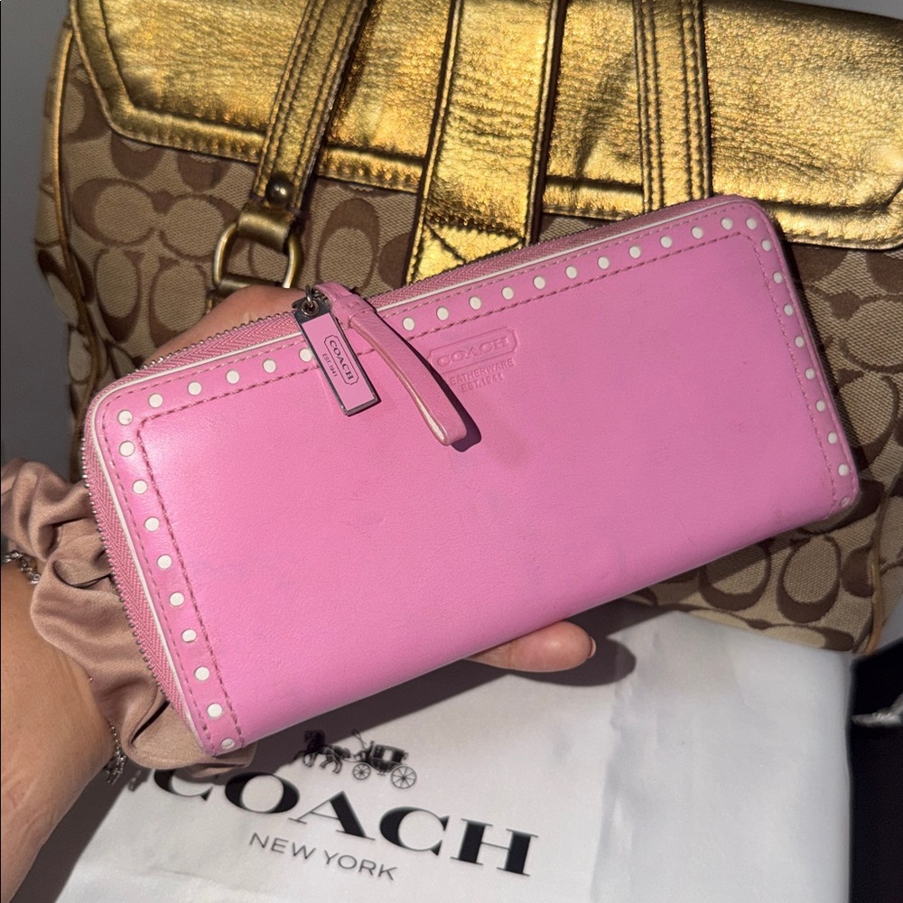 Coach Vintage Zip Acordion Pink/Silver Wallet🎀🎀🎀🎀🎀